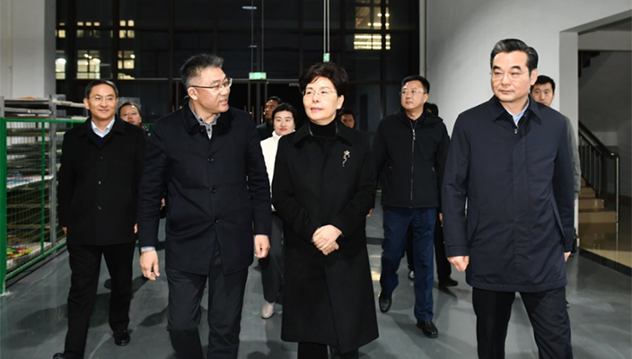 省委常委、省委宣传部部长徐缨来淮调研